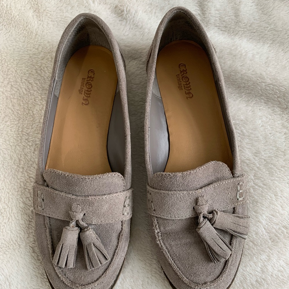 Crown Vintage Tan Loafers with Kiltie Fringe and Soft Suede Texture